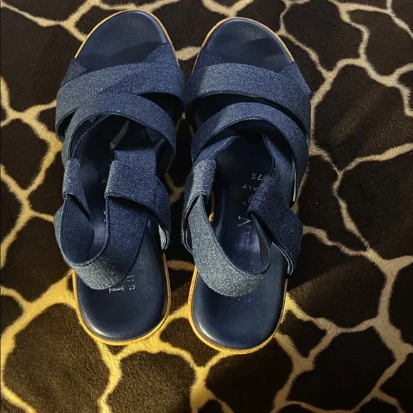 Italian Shoemakers Blue Denim Shania Wedges - Picture 4 of 11